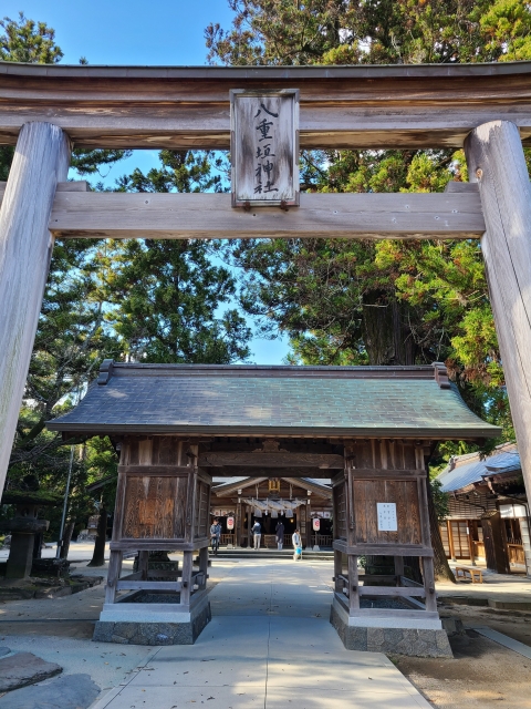 八重垣神社の鳥居と拝殿